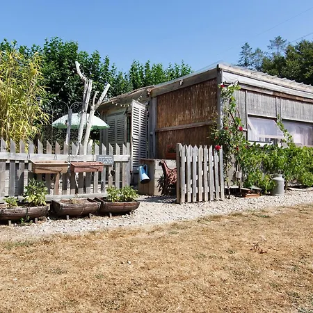 Casa de Férias Caravane Au Jardin