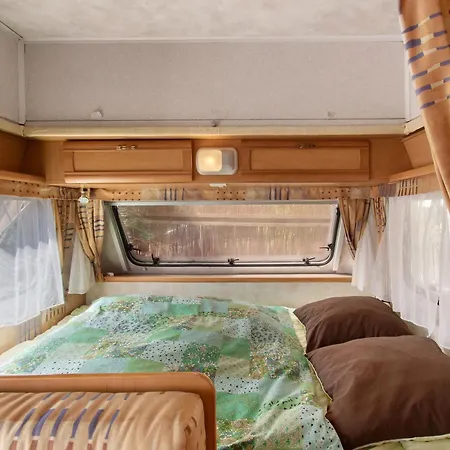 Caravane Au Jardin 度假居