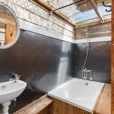 Casa de Férias Caravane Au Jardin